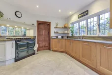 Croft Road Woldingham CR3 photo 4
