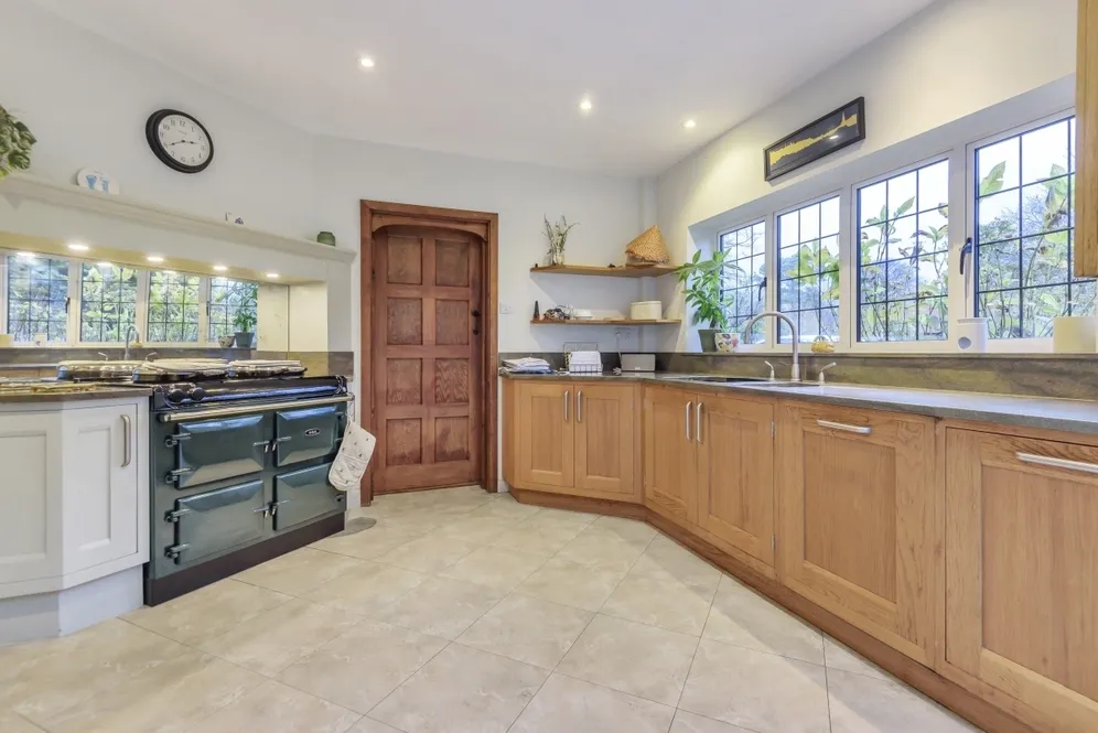 Croft Road Woldingham CR3 photo 4