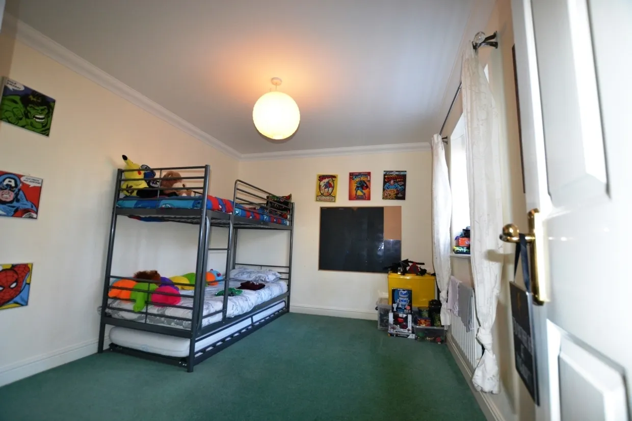Middle Village Haywards Heath RH16 photo 5