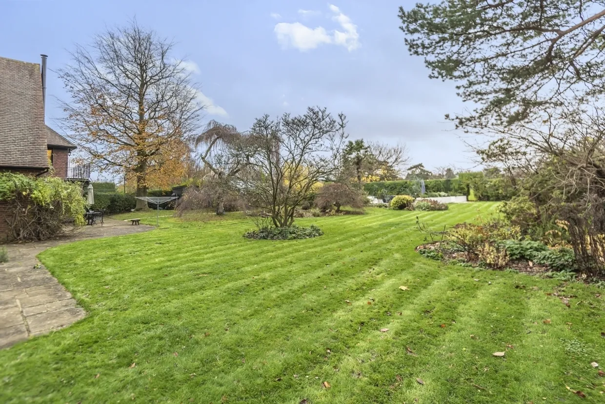 Croft Road Woldingham CR3 photo 7