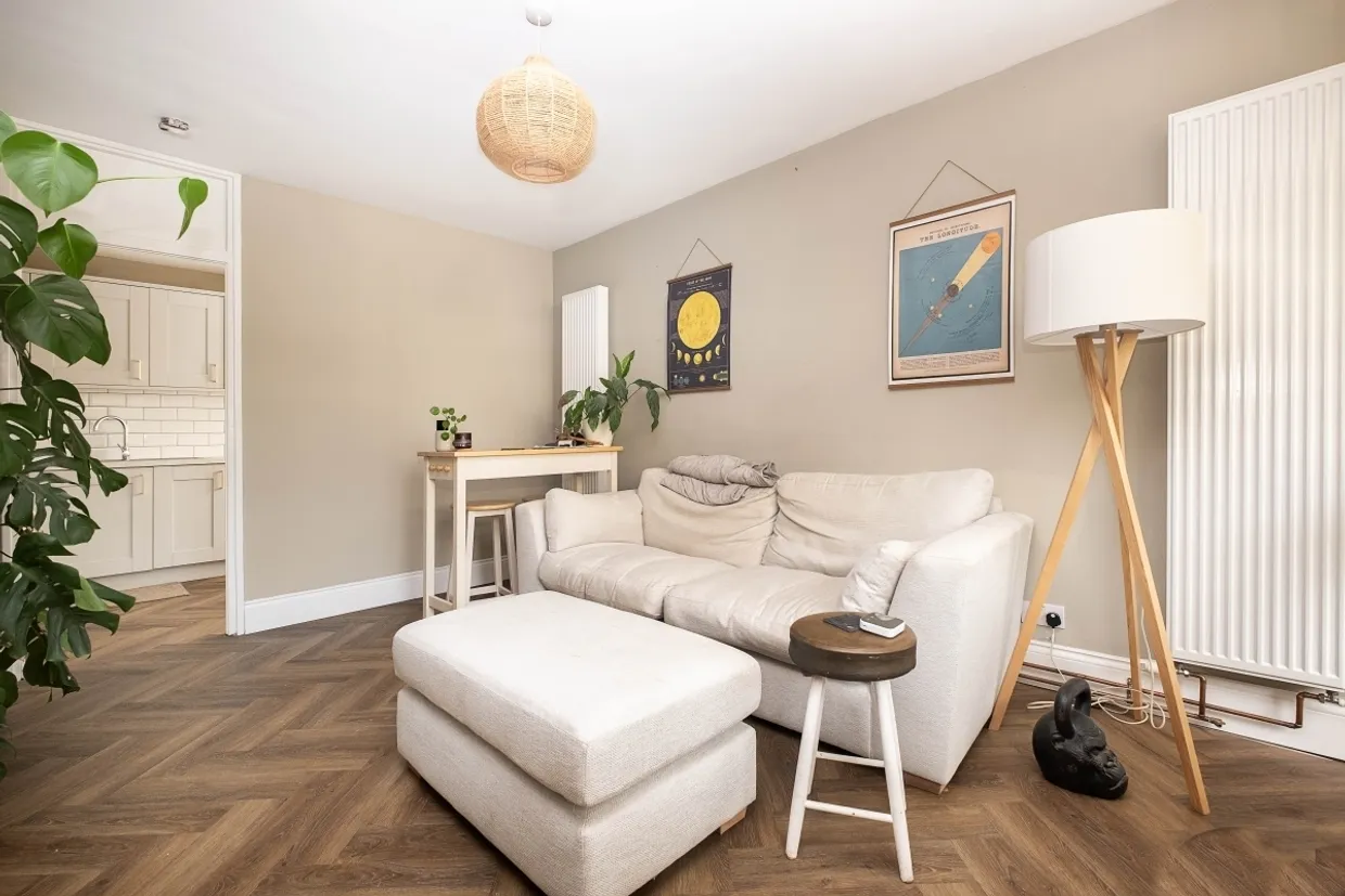 Strathdon Drive London SW17 photo 2