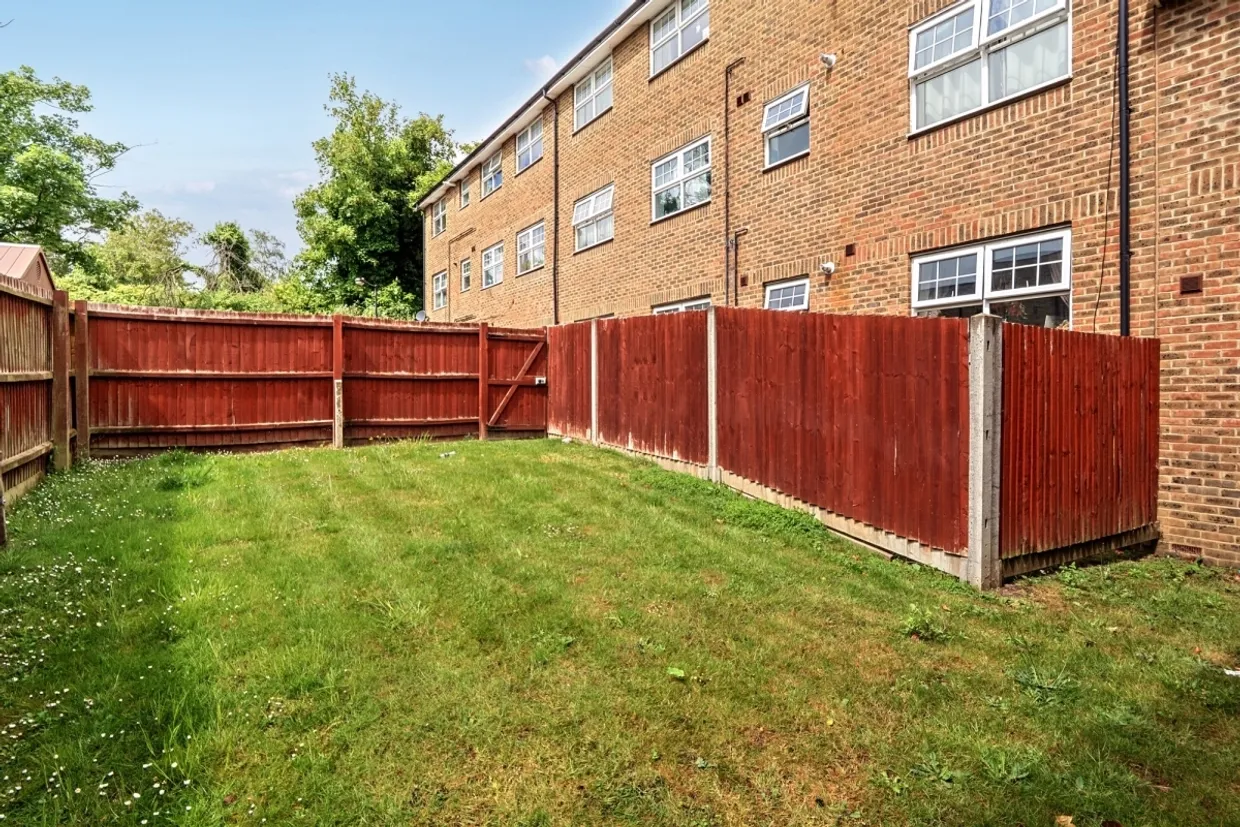 Lancaster Road Barnet EN4 photo 16