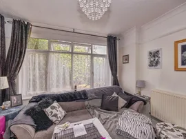 Park Avenue, Waterlooville thumb 2