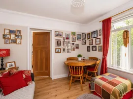 Park Avenue, Waterlooville thumb 3