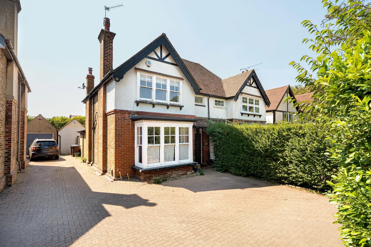 Coulsdon Road, Caterham, CR3 photo 1
