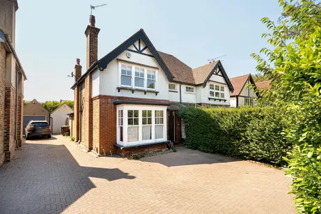 Coulsdon Road, Caterham, CR3