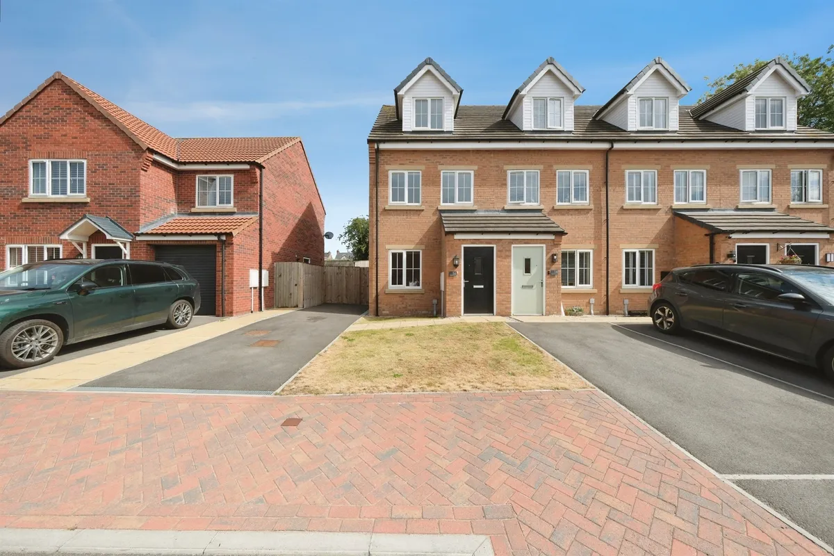 Almond Avenue, Barlborough, Chesterfield