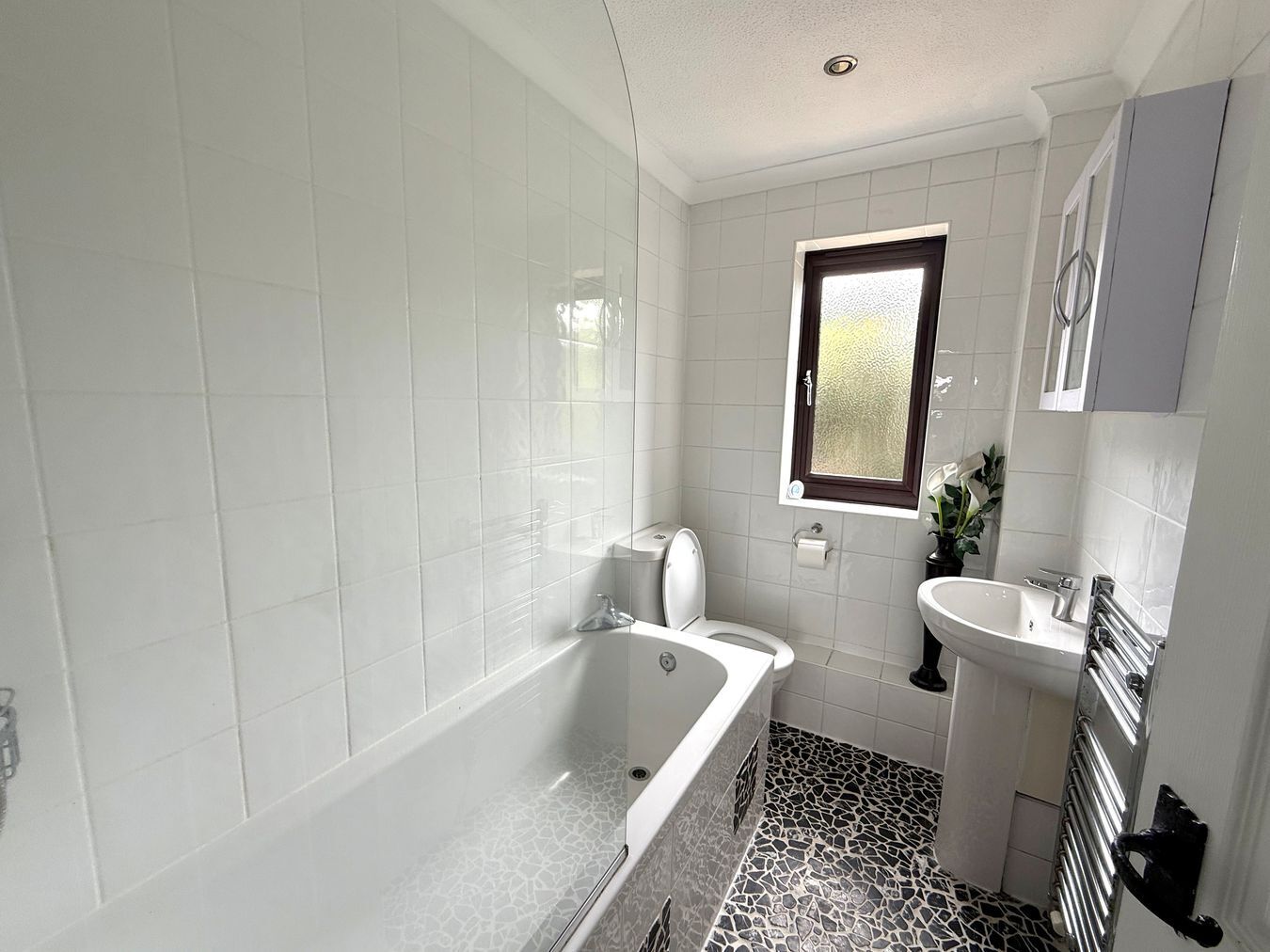 Daventry Court, Bracknell, RG42 Image 6