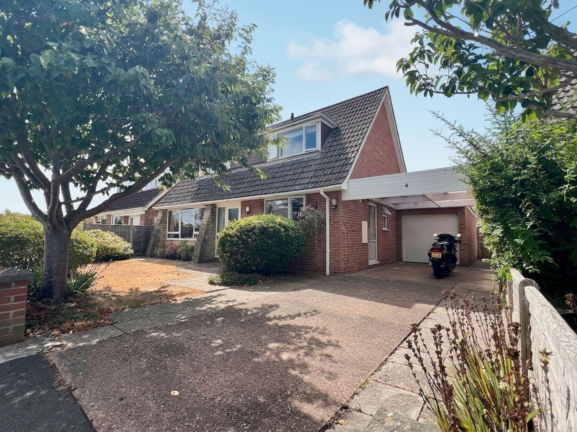 Parkway, Ruishton - NO onward chain! Image 1