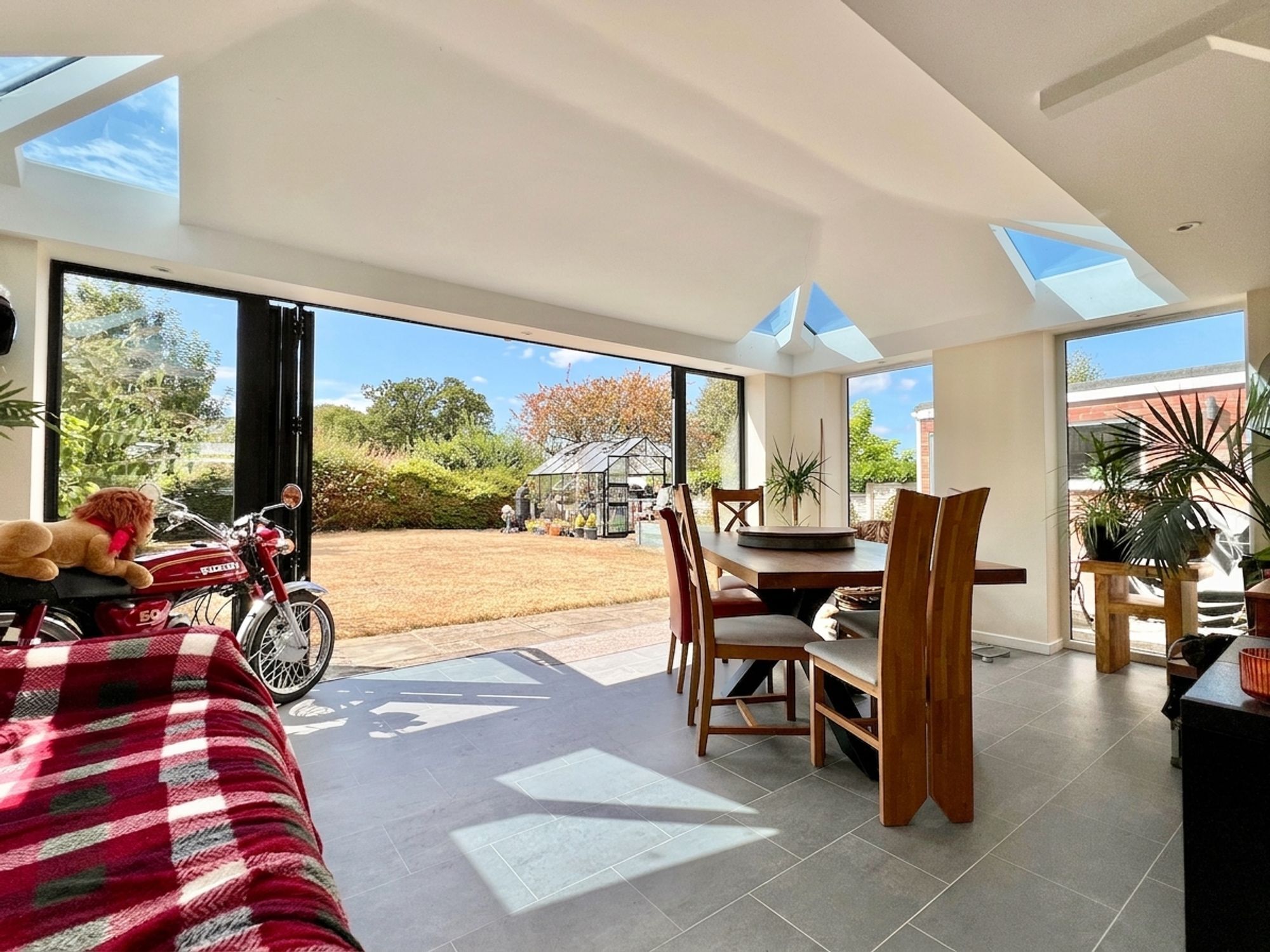 Parkway, Ruishton - NO onward chain! Image 3