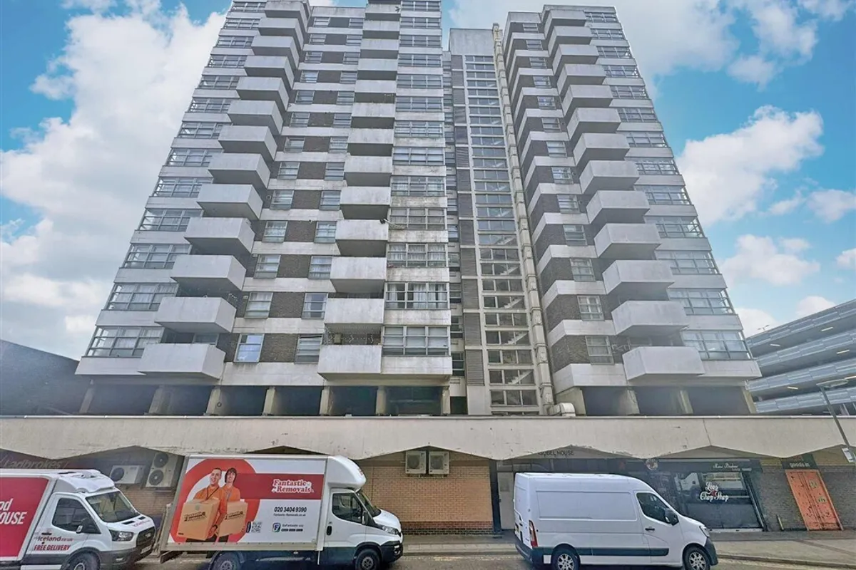 Staines Road West, SUNBURY-ON-THAMES