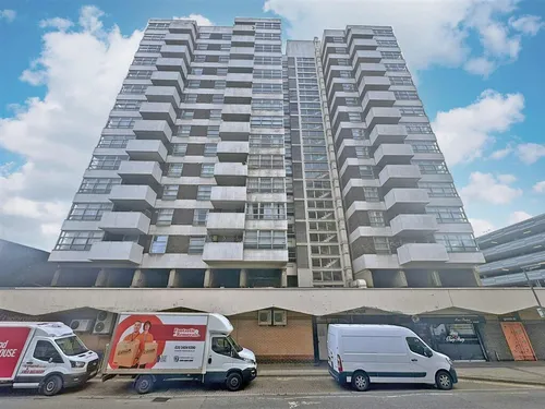 Staines Road West, SUNBURY-ON-THAMESphoto