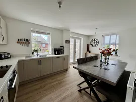 Clarissa Close, Tiverton thumb 3