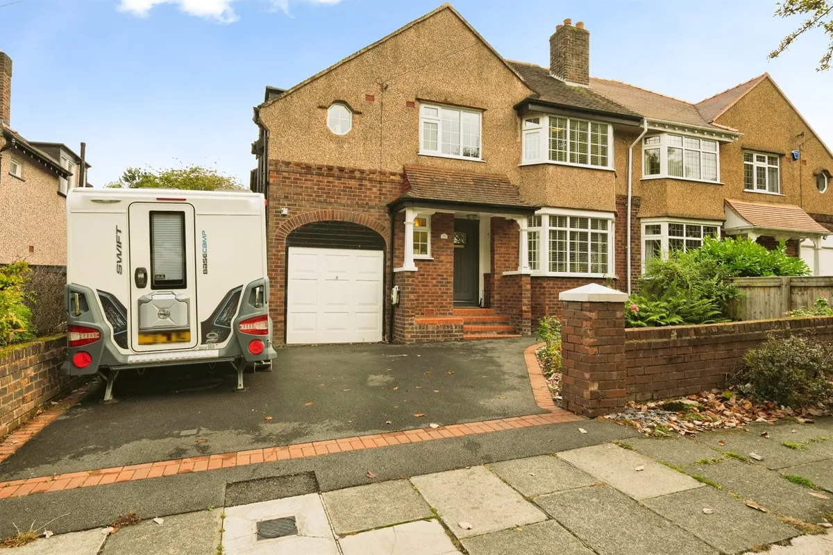 Thornton Avenue, Wirral