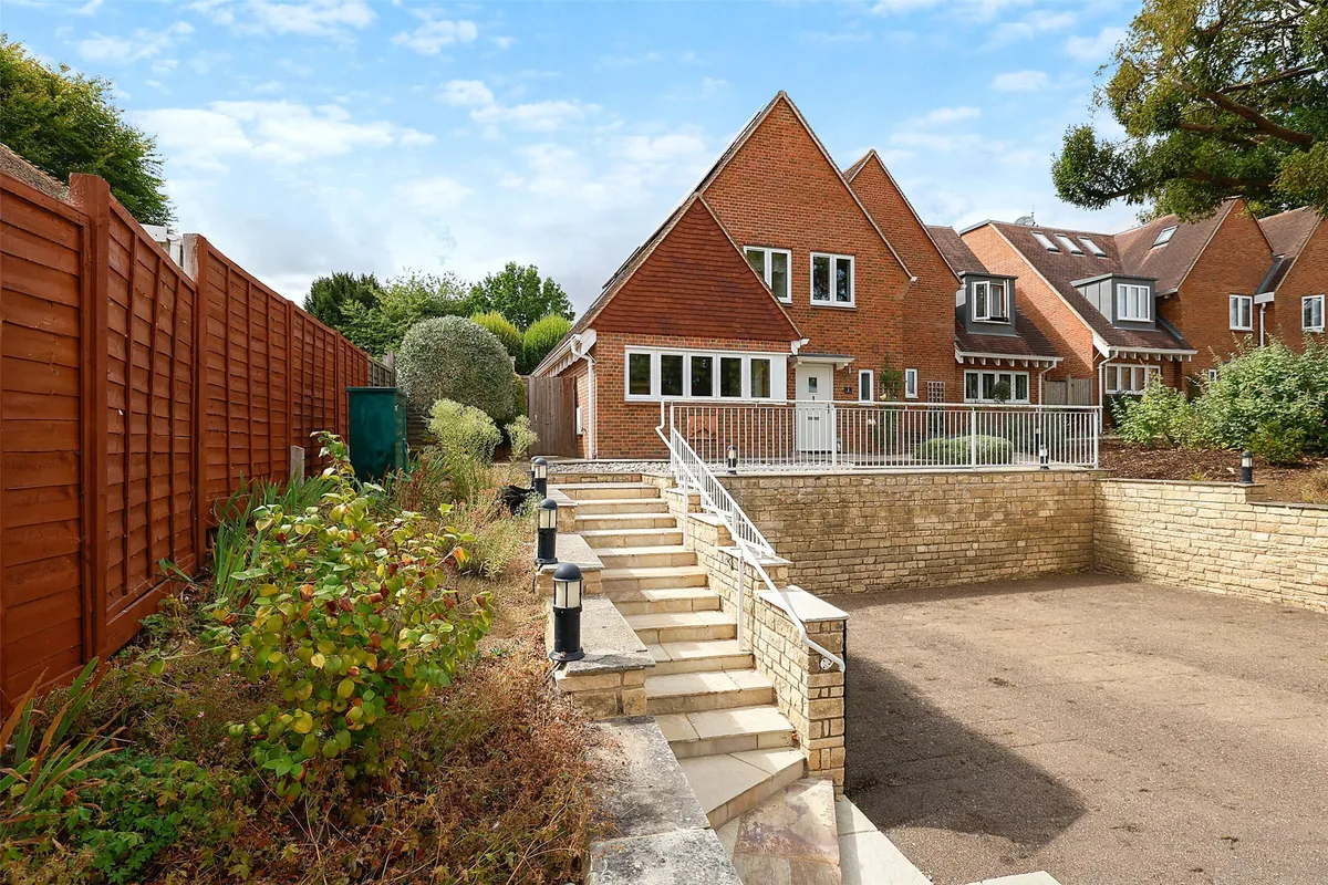 De Clare Court, Bletchingley, Redhill, Surrey, RH1