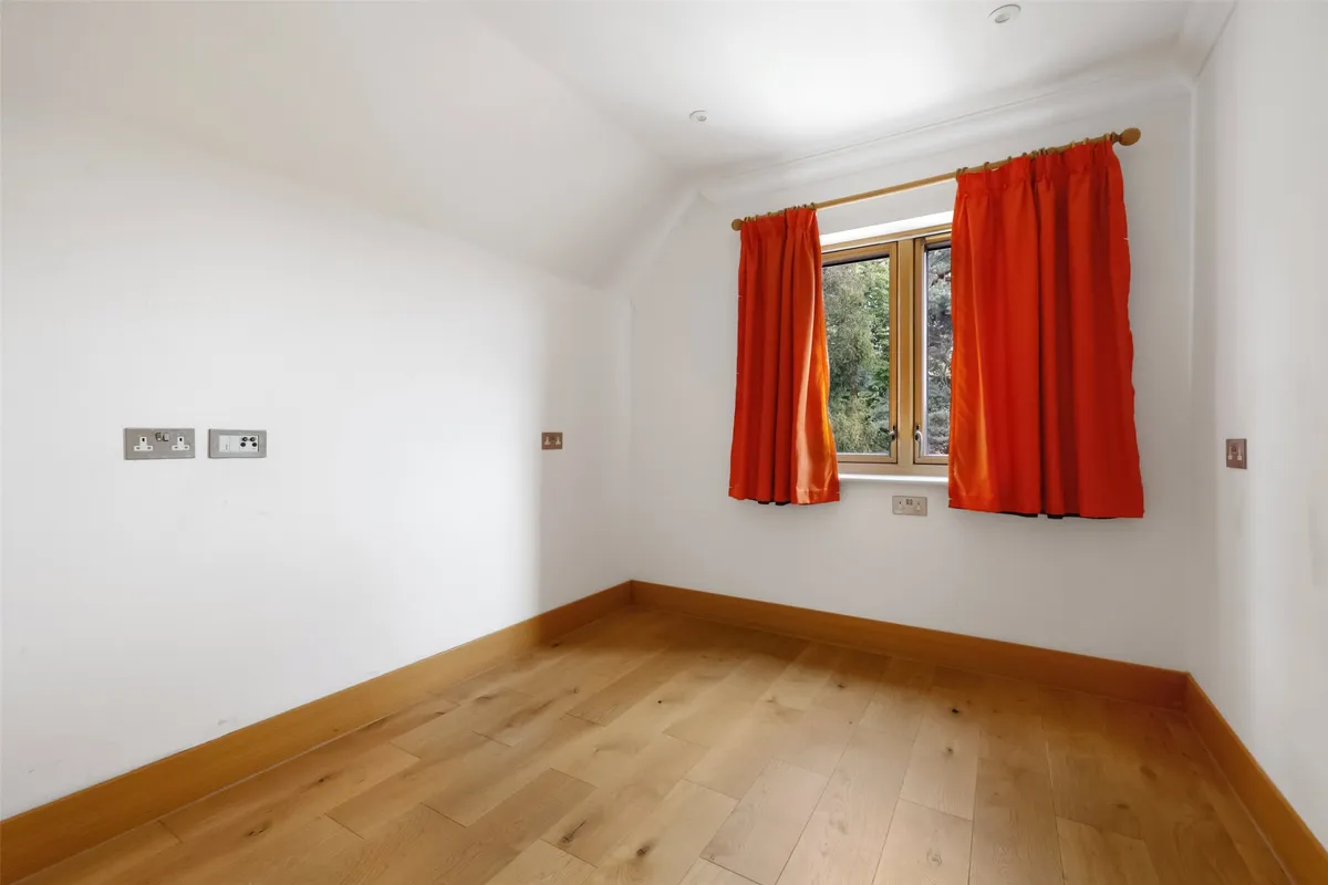 De Clare Court, Bletchingley, Redhill, Surrey, RH1