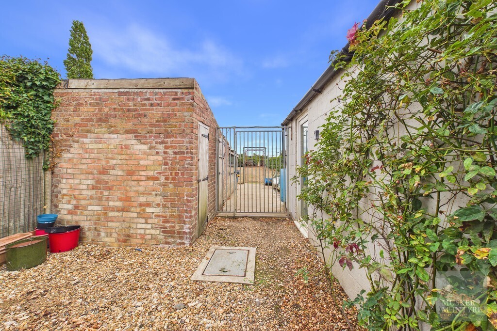 Pirnhow Street, Ditchingham, Bungay Image 23