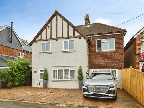 Summerfields Avenue, Hailshamphoto