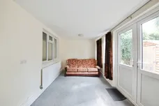 Dawson Avenue, Barking