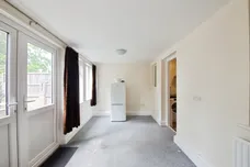 Dawson Avenue, Barking