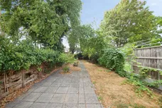 Dawson Avenue, Barking