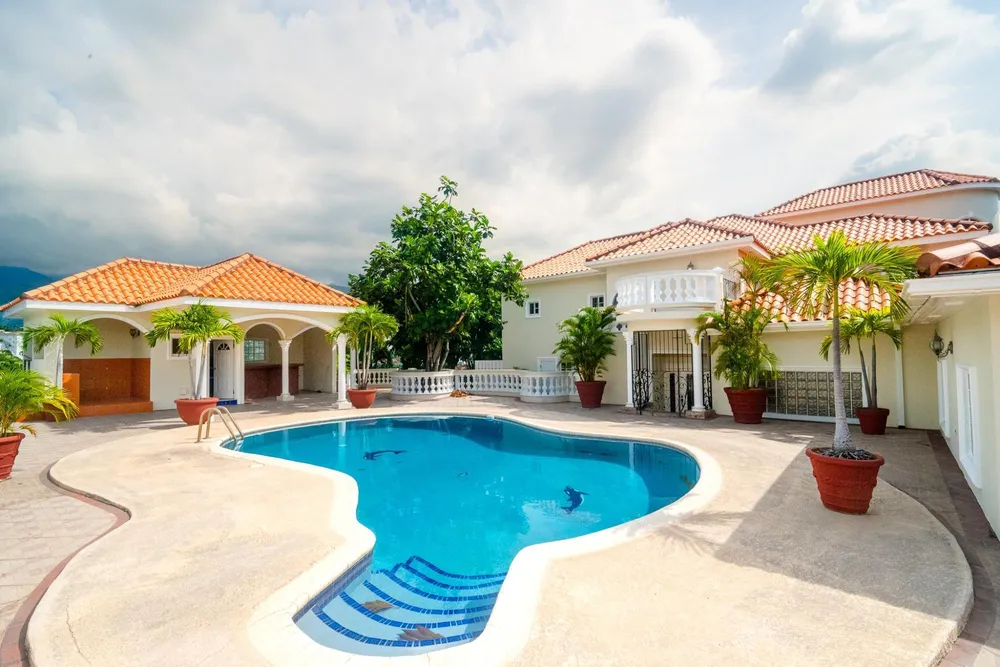 GROSVENOR HEIGHTS Kingston  St. Andrew