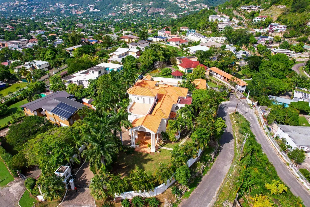 GROSVENOR HEIGHTS Kingston  St. Andrew