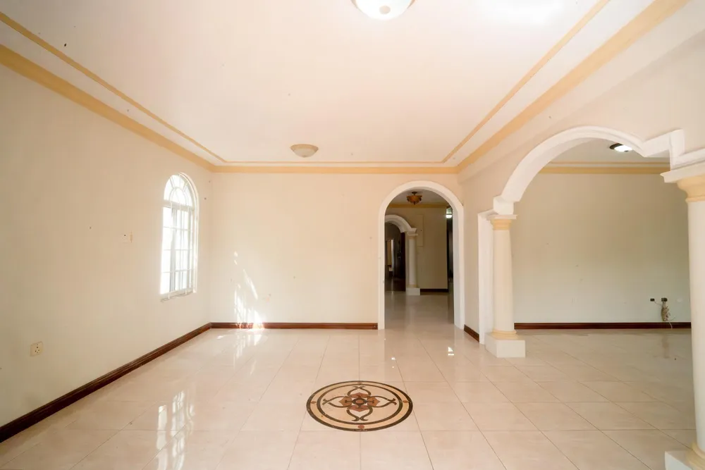 GROSVENOR HEIGHTS Kingston  St. Andrew