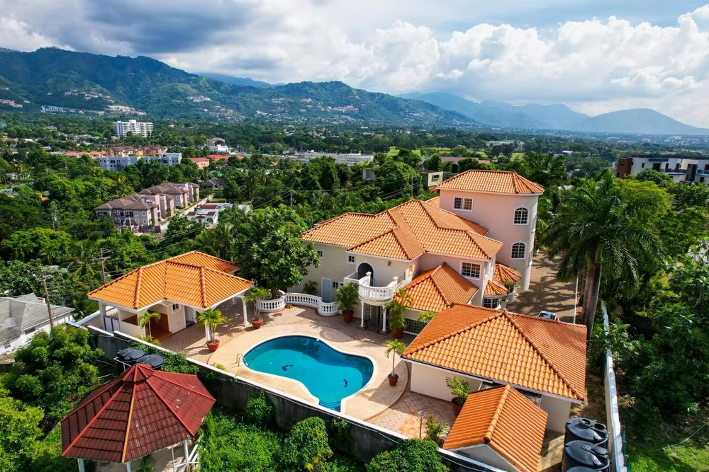 GROSVENOR HEIGHTS Kingston  St. Andrew