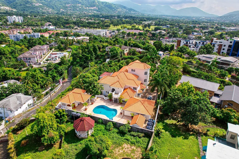 GROSVENOR HEIGHTS Kingston  St. Andrew