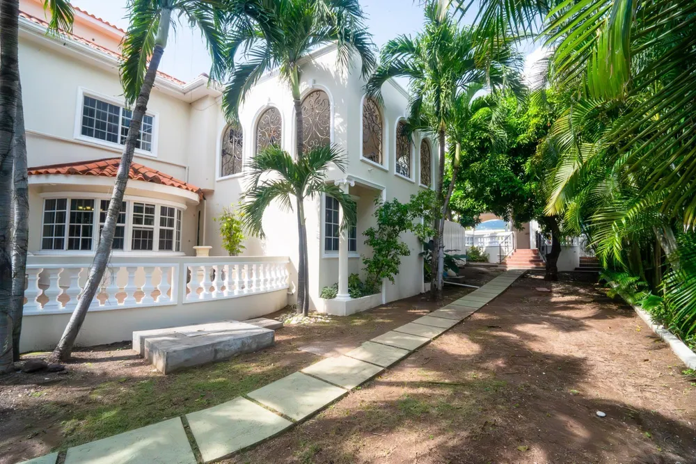 GROSVENOR HEIGHTS Kingston  St. Andrew