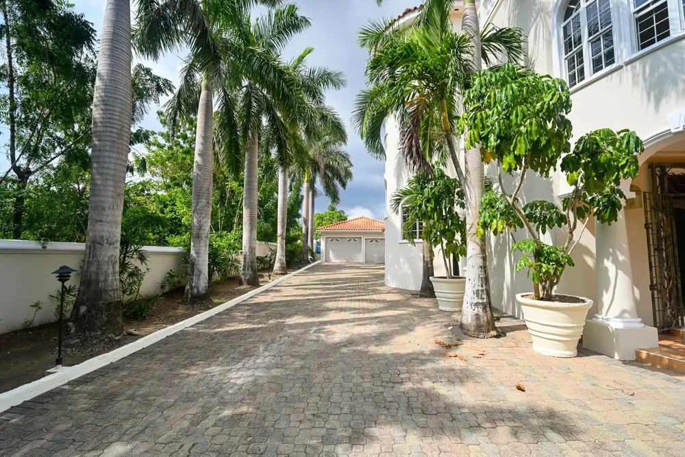 GROSVENOR HEIGHTS Kingston  St. Andrew