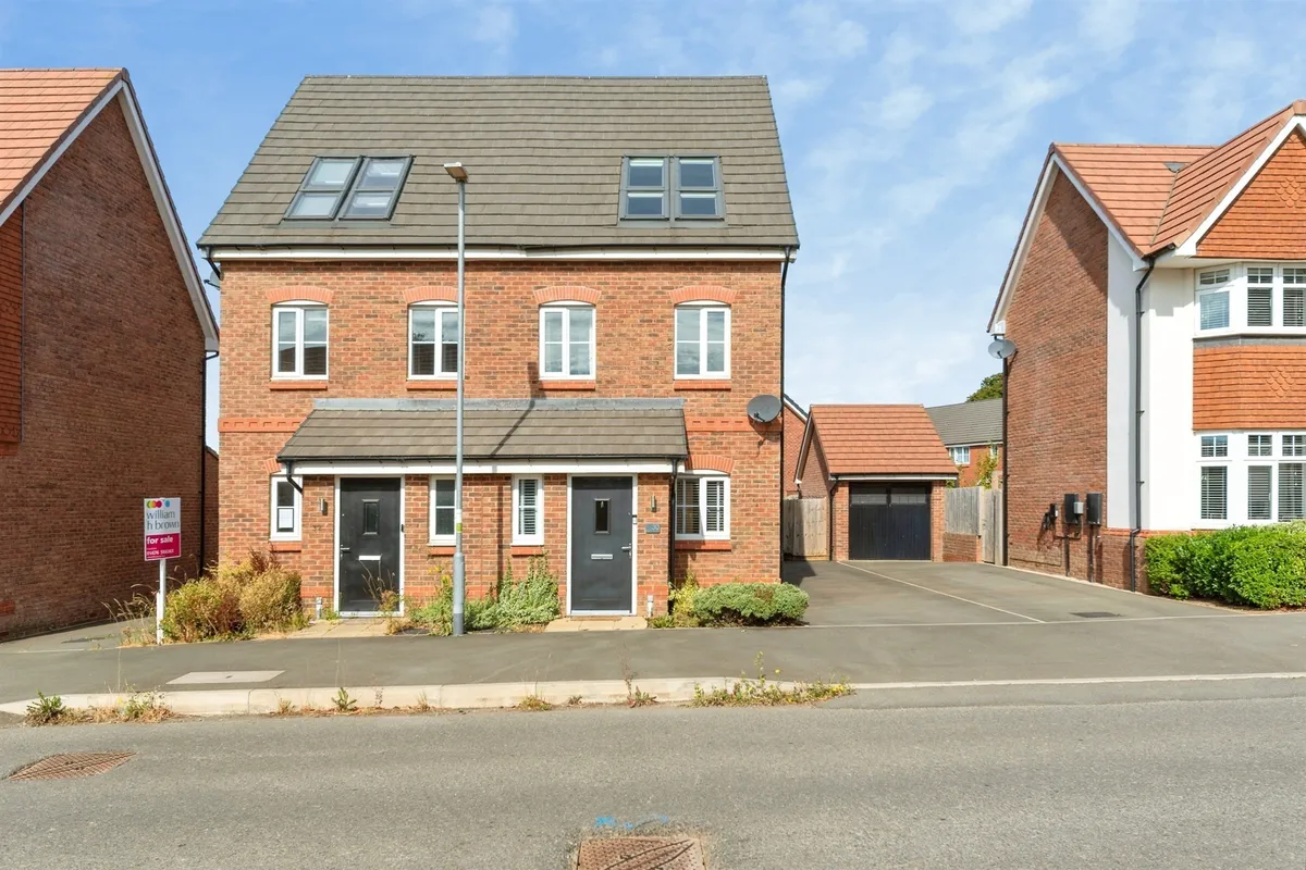 Queen Eleanor Avenue, GRANTHAM