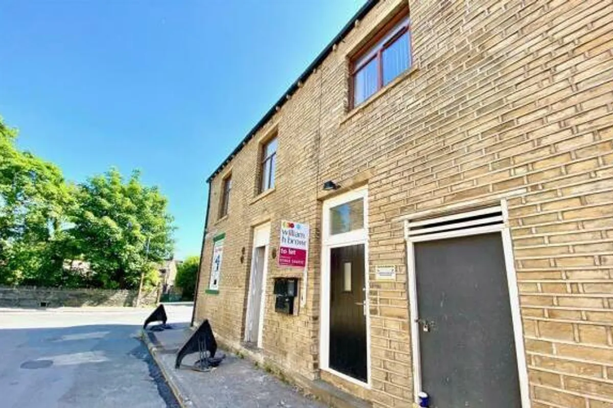 2 Common Road, HUDDERSFIELD