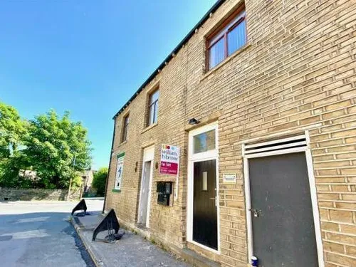 2 Common Road, HUDDERSFIELDphoto