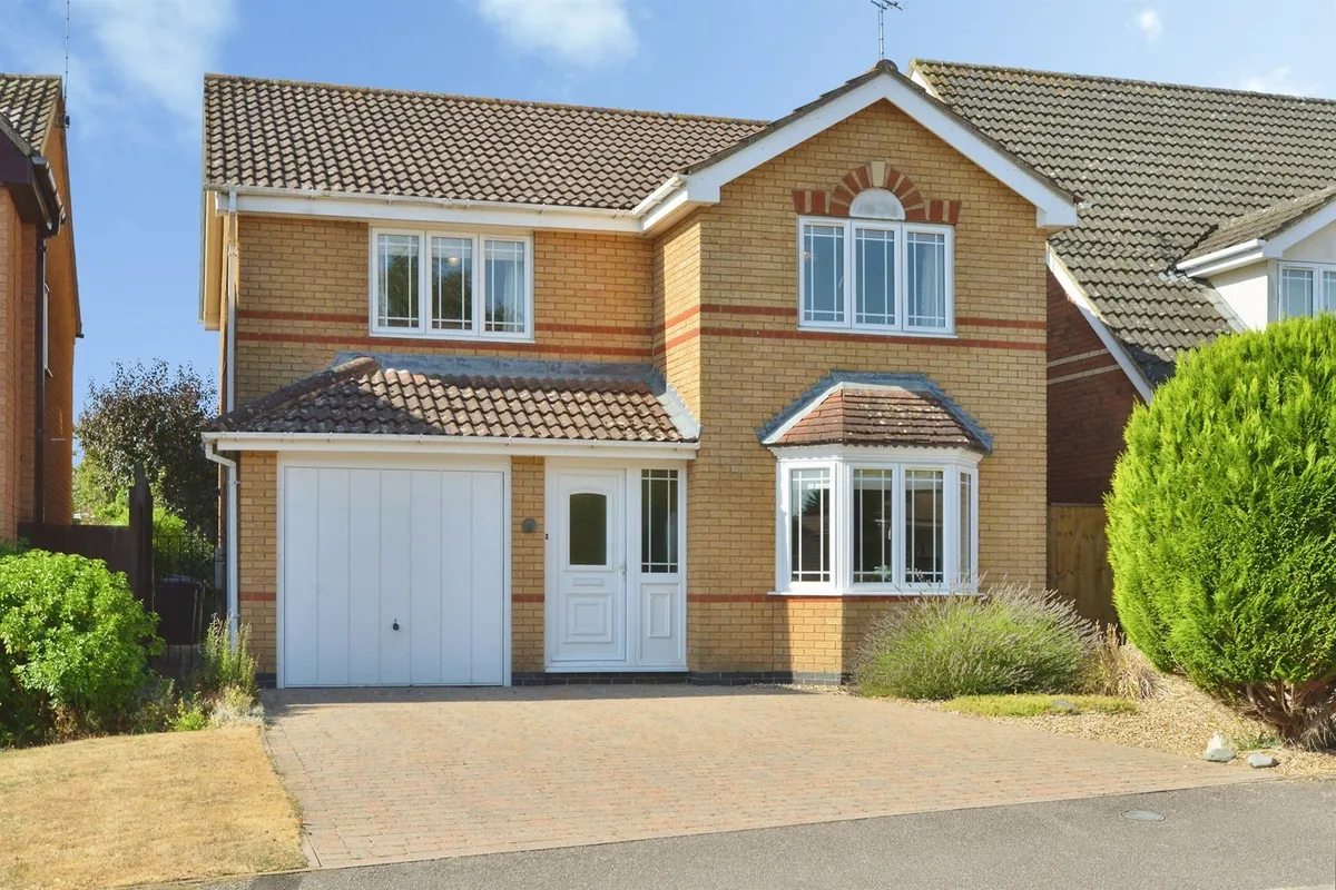 Dickens Drive, Old Stratford, Milton Keynes