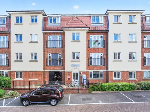 Schoolgate Drive, Mordenphoto