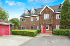 Rosemead Gardens, CRAWLEY
