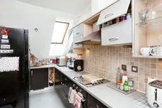 Rosemead Gardens, CRAWLEY