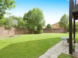 Rosemead Gardens, CRAWLEY photo