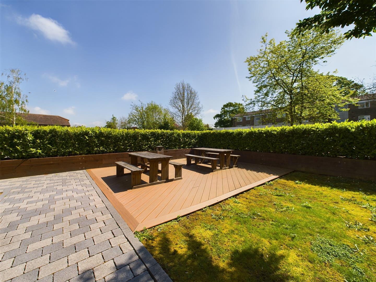 London Road, Crawley Image 11