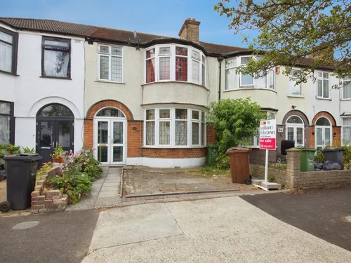 Lyndhurst Gardens, Barkingphoto
