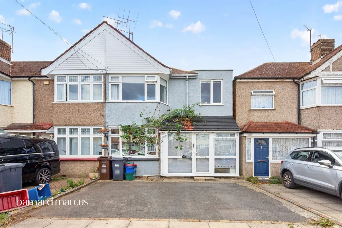 Hanover Avenue, Feltham