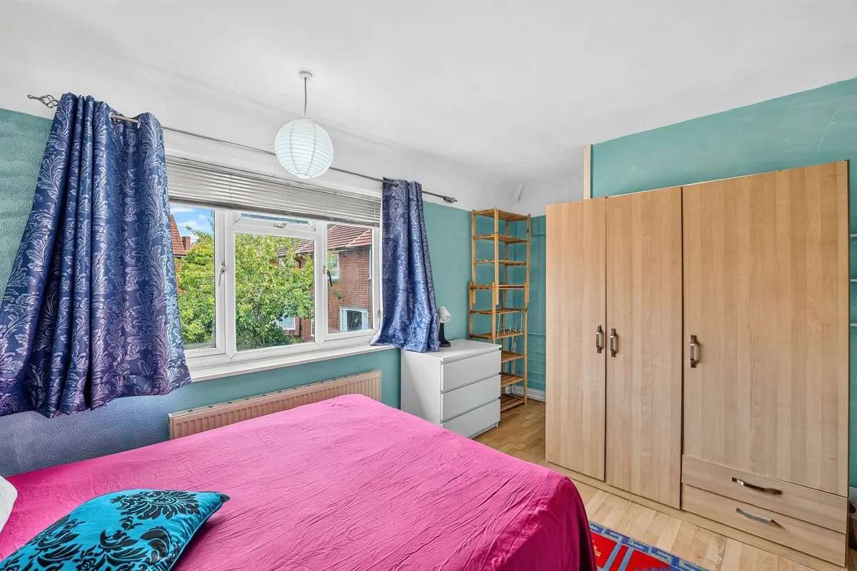 Chester Gardens, Morden