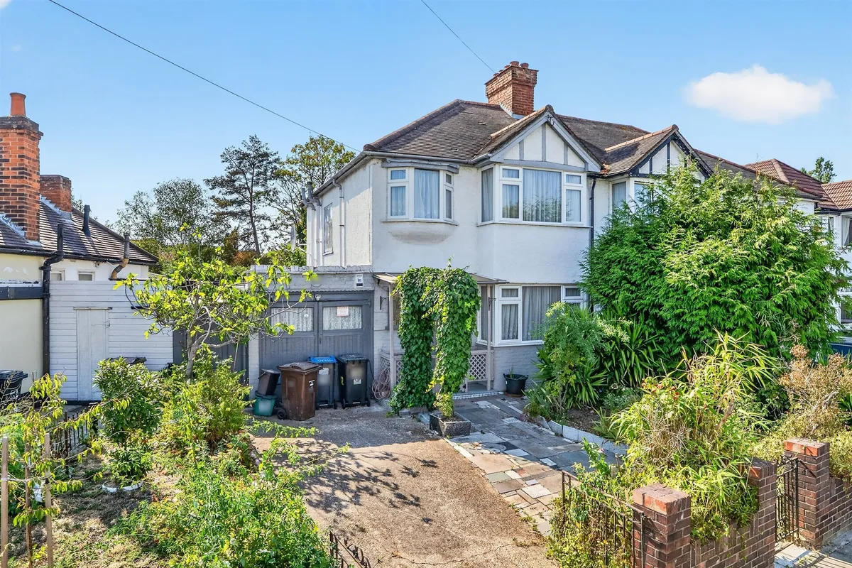 The Drive, Morden