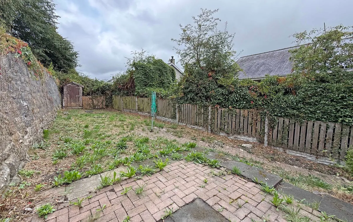 Augusta Place, Y Felinheli, Gwynedd, LL56