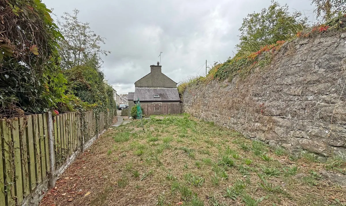Augusta Place, Y Felinheli, Gwynedd, LL56