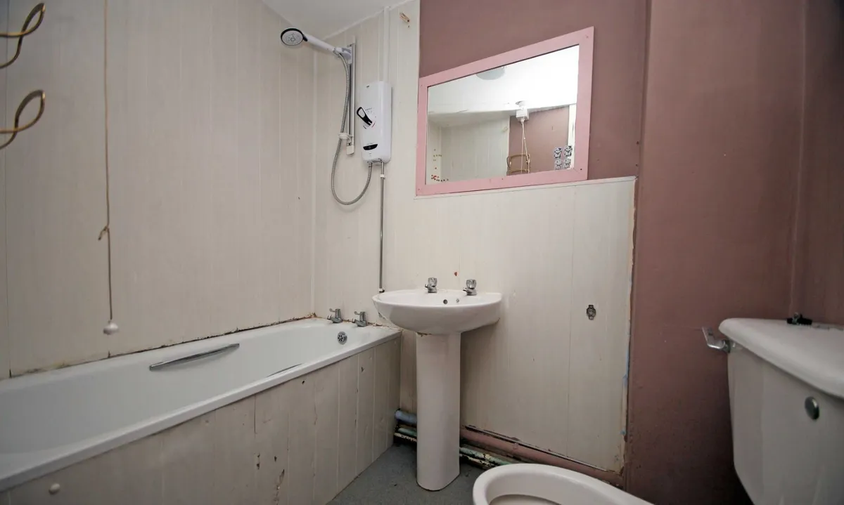Augusta Place, Y Felinheli, Gwynedd, LL56