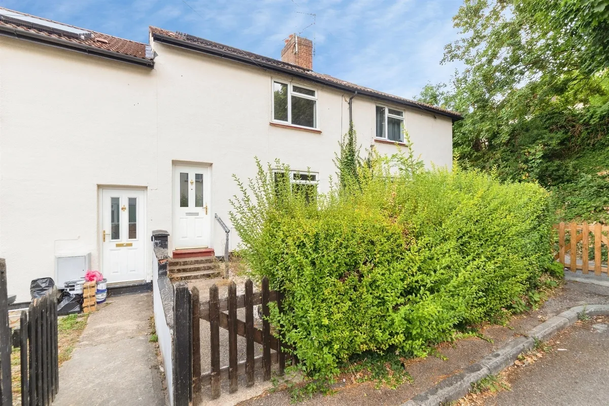 Foxholes Avenue, Hertford