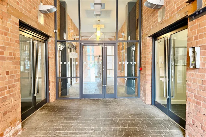 Property carousel image 34
